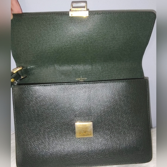 Louis Vuitton taiga Selenga clutch EUC - Picture 4 of 8